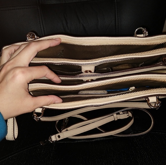 Authentic Coach shoulder bag (NWOT) - Picture 4 of 7